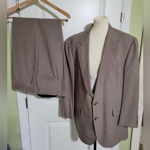 Men's 2 piece Viracle Hart Schaffner & Marz suit.